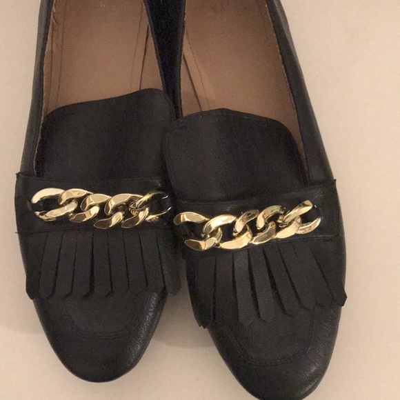 Black H&M loafers with a fringe and gold chain - Picture 2 of 4